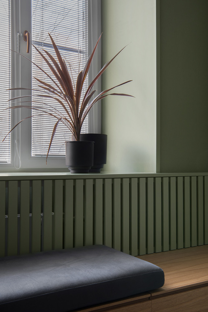 Бутылка кефира пол батона