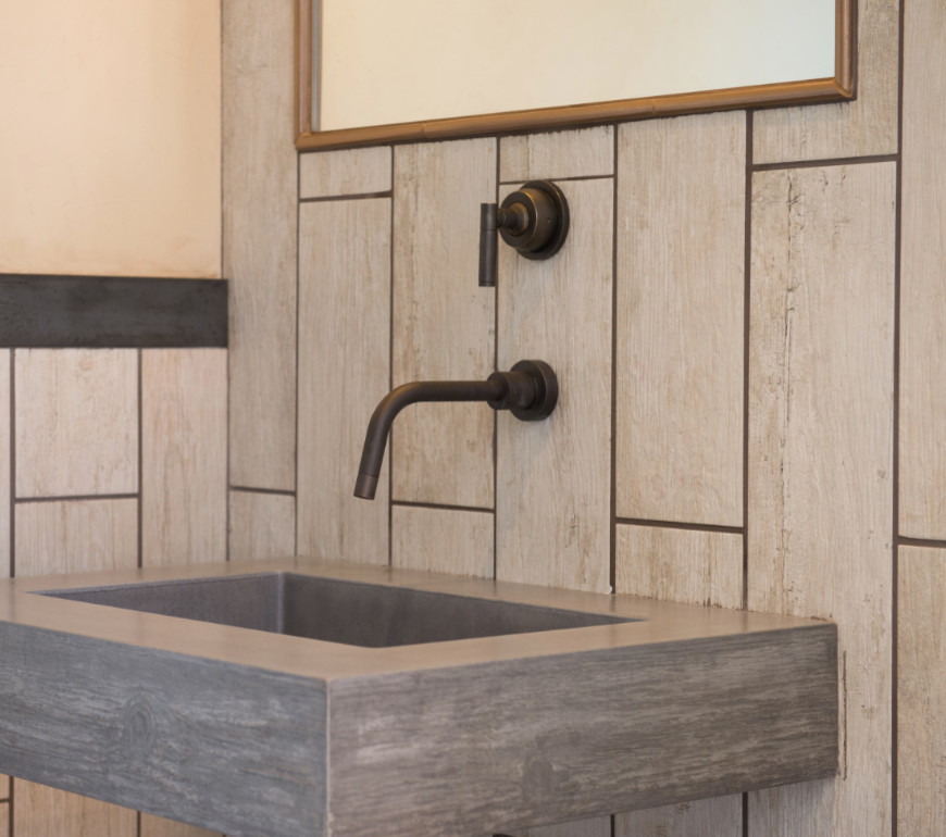 Bathroom - rustic bathroom idea