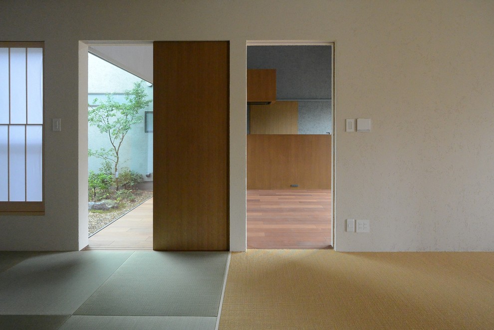 Inspiration for a transitional home design remodel in Tokyo
