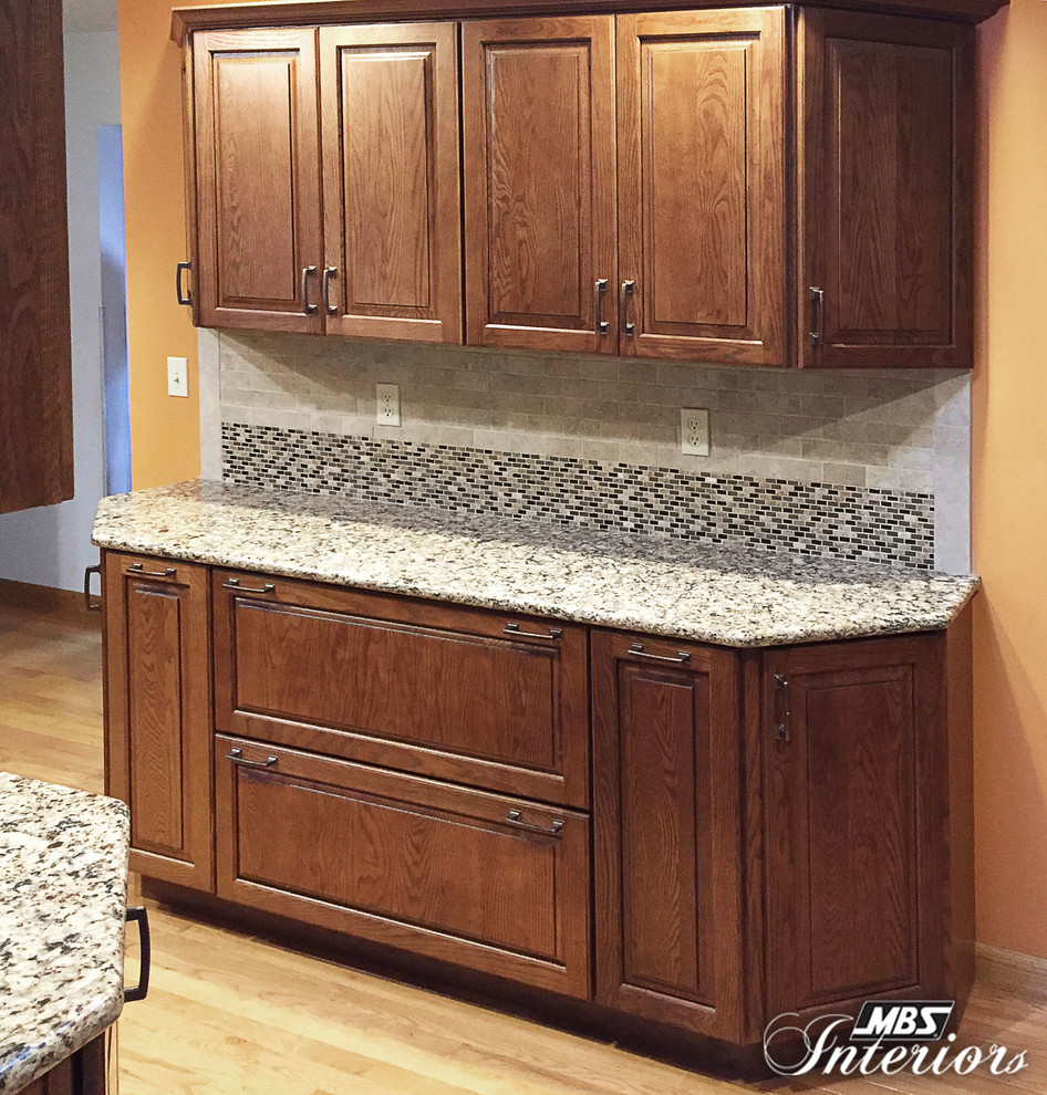 Home design - small transitional light wood floor home design idea with an undermount sink, medium tone wood cabinets, quartz countertops, gray backsplash, stone tile backsplash, stainless steel appliances and no island