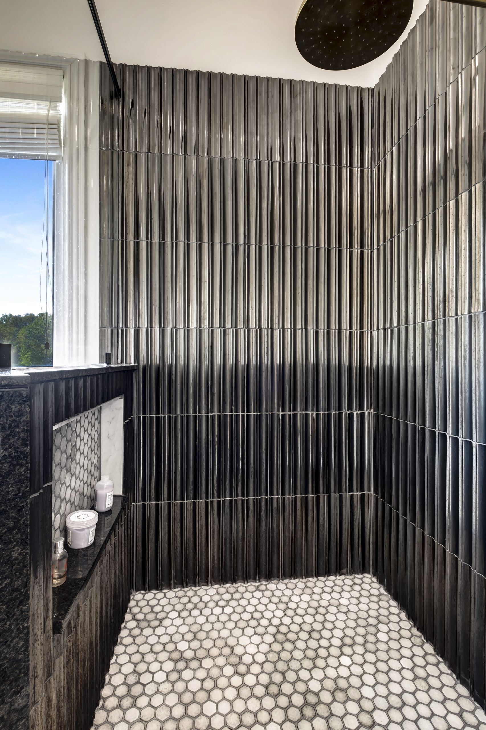 Elegant tile bath