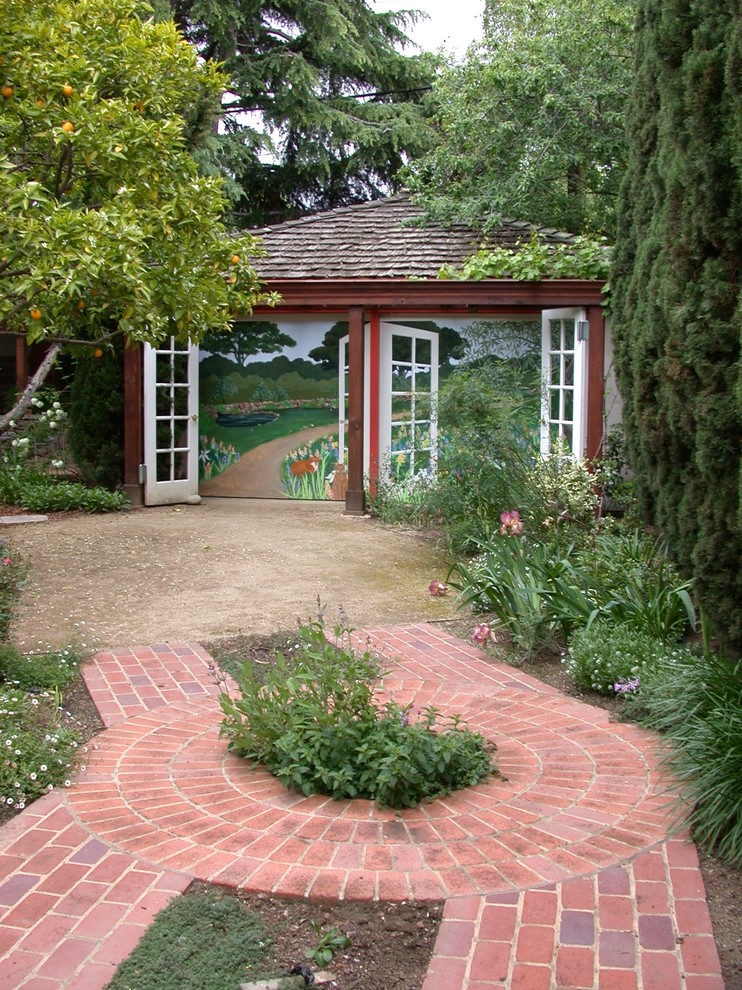 Small traditional backyard driveway in San Francisco with brick pavers.