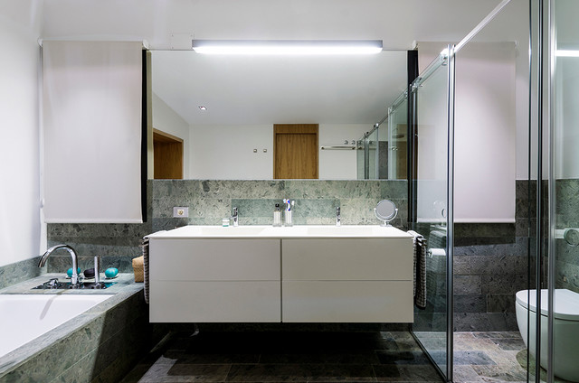 Limpieza con agua en el baño; las opciones más económicas y sencillas para  transformar tu inodoro