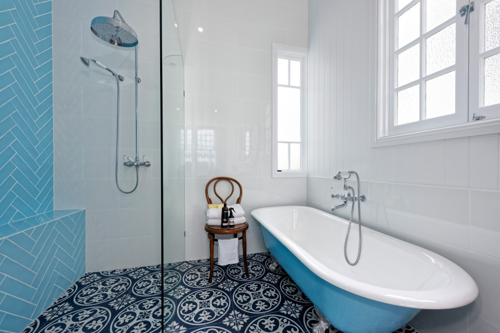 Design ideas for a shabby-chic style bathroom in Brisbane.