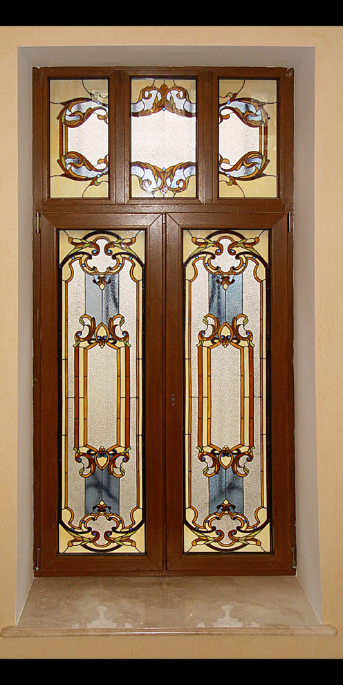 Комплект витражей в храмовый комплекс