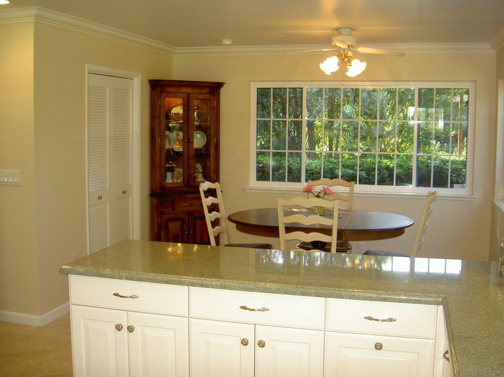 Example of a transitional home design design in San Francisco