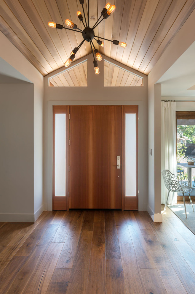 Example of a transitional entryway design in San Francisco
