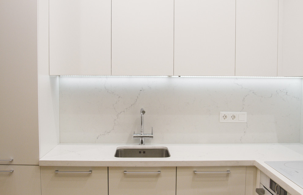 Кухня в стиле хай-тек