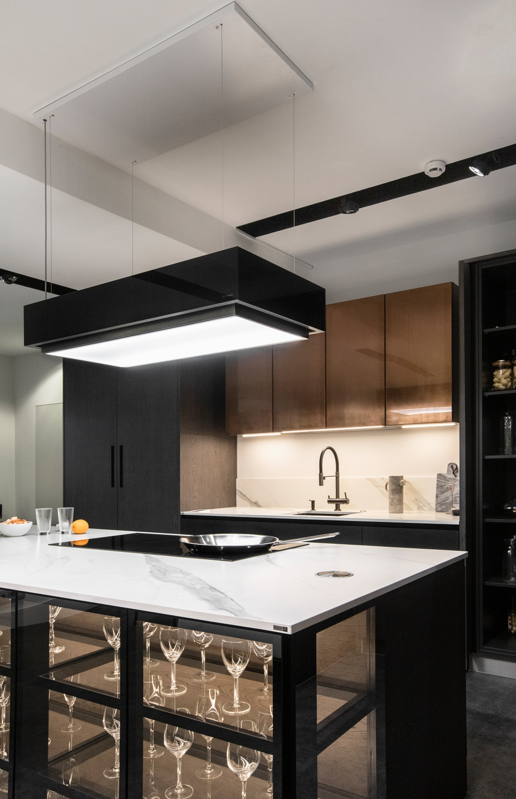 Giulia Novars — Новосибирск. ул.Орджоникидзе, 23 (м.«Площадь Ленина»)