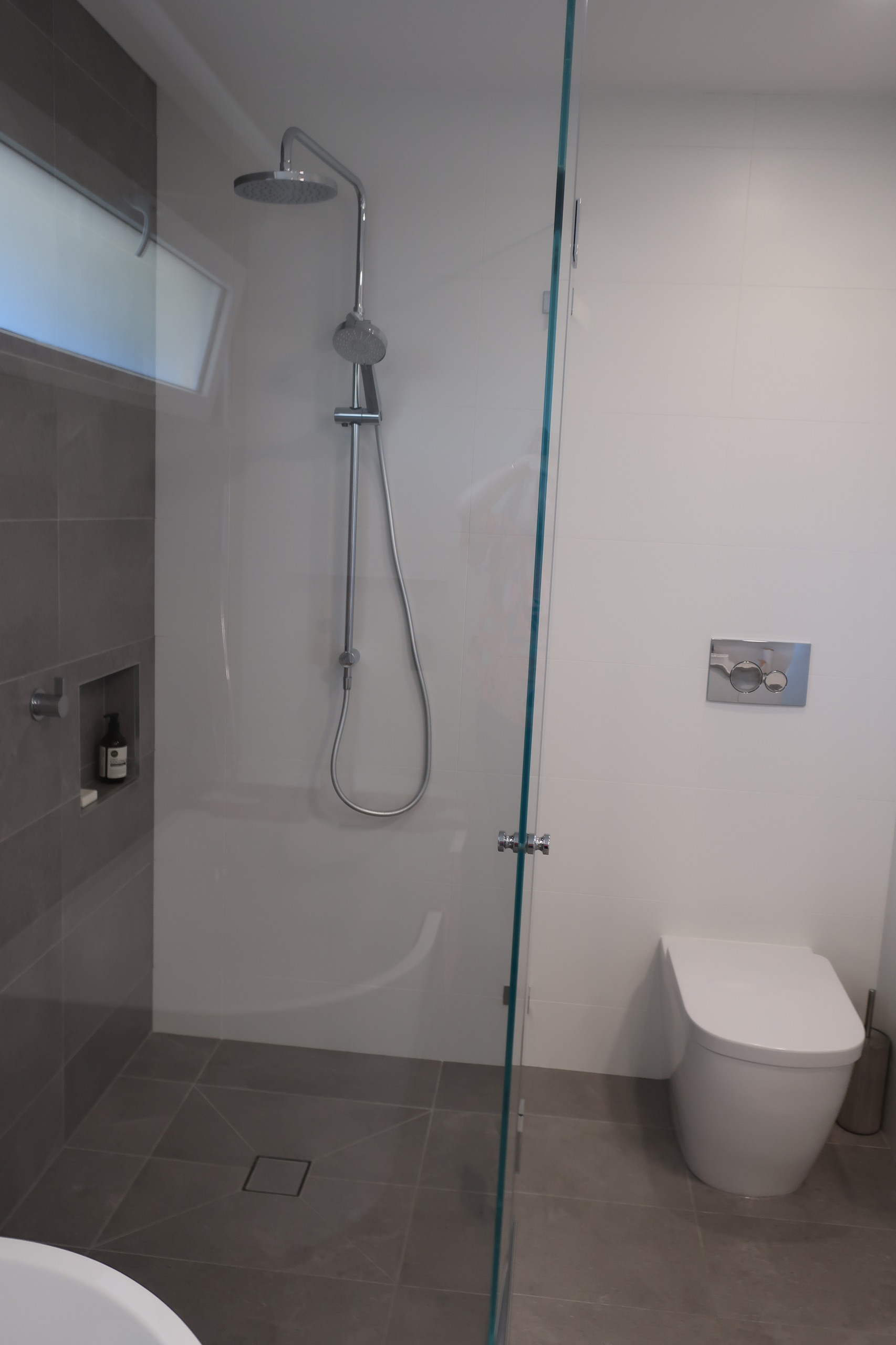 FIX OUR BROKEN BATHROOM PLEASE