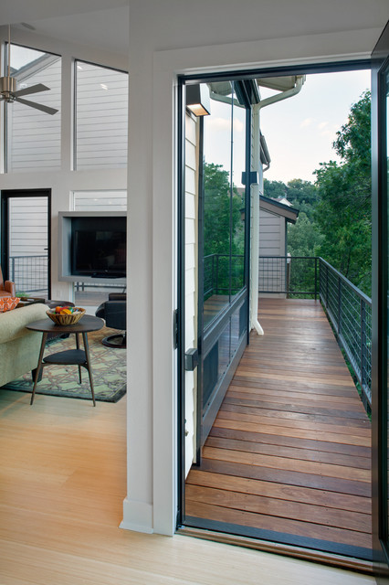 Clean & Comfy contemporary-veranda