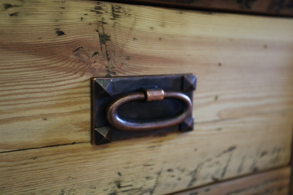 Home design - rustic home design idea in Toronto