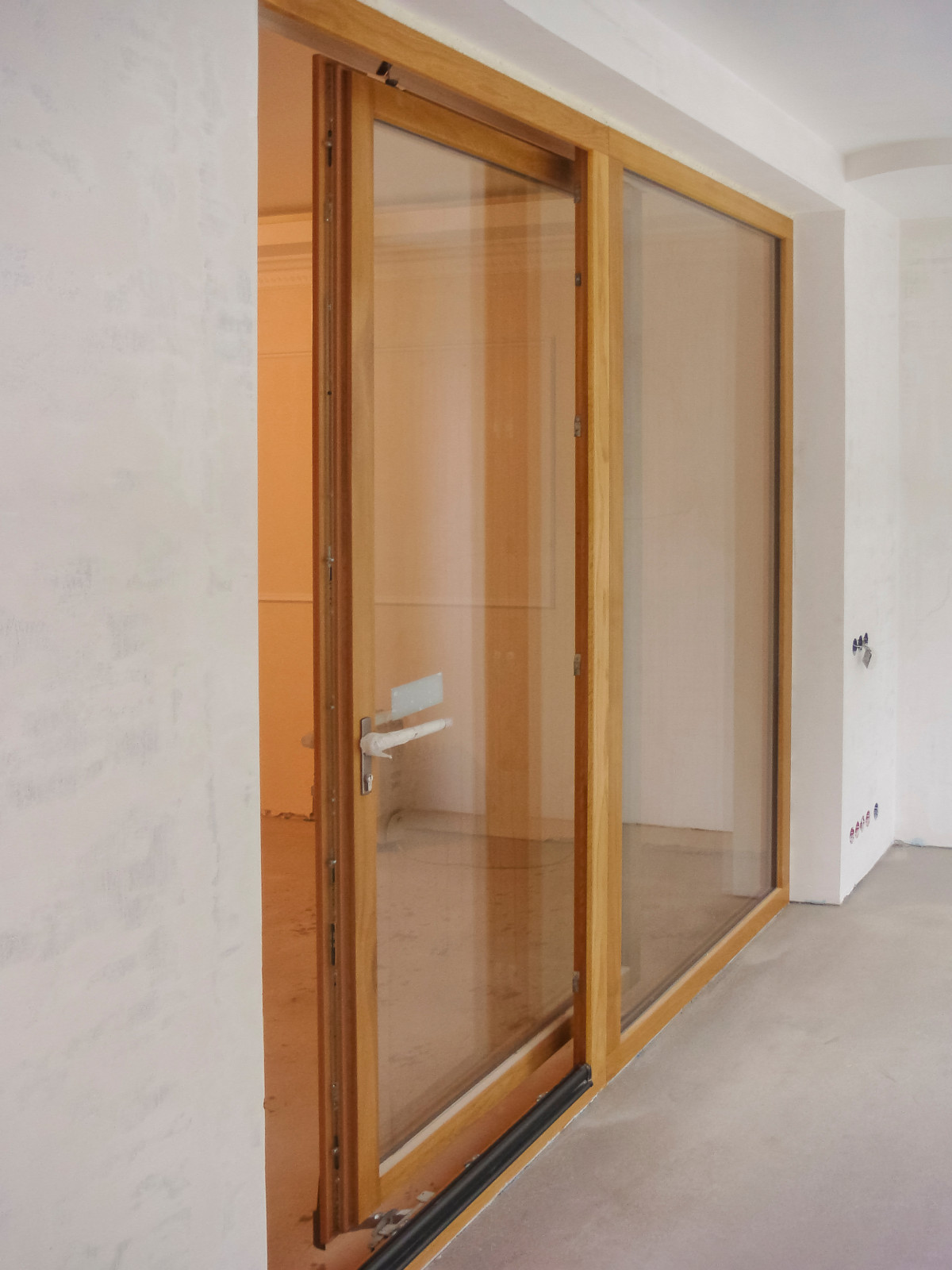 Два портала PSK и окна из лиственницы в квартиру