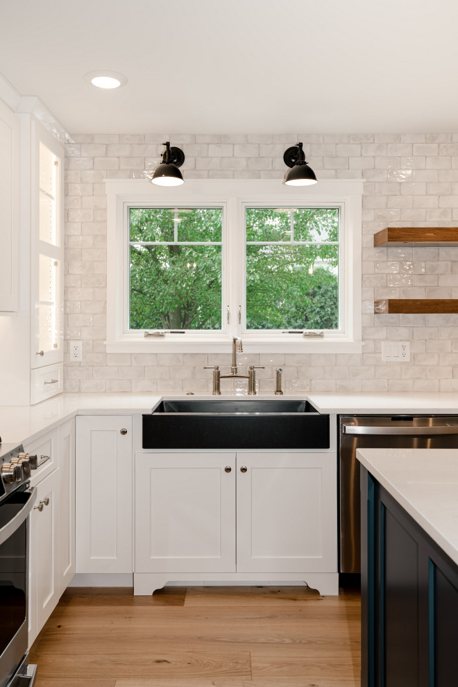 Kitchen - kitchen idea in Chicago