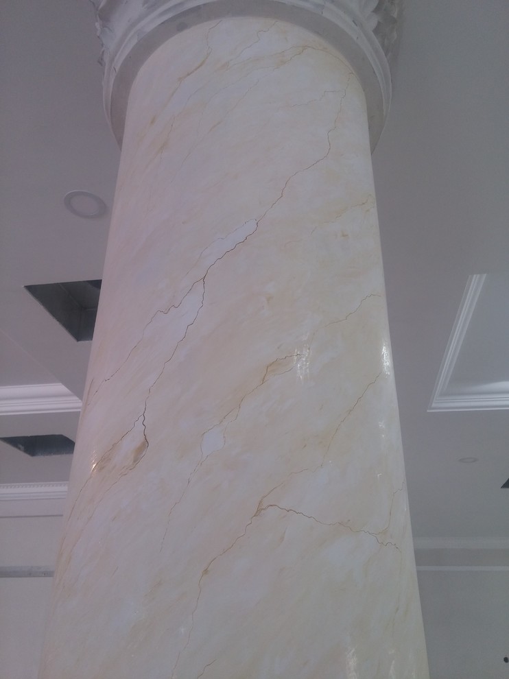 Отделка колонн венецианской штукатуркой, имитирующей мрамор