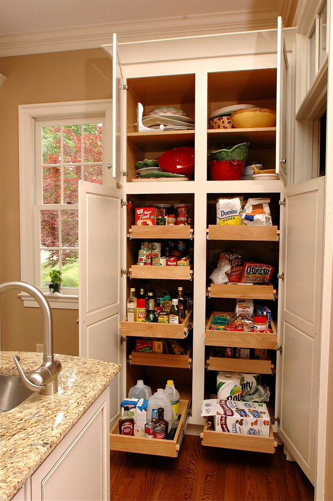 Williamsburg Cream with glaze kitchen