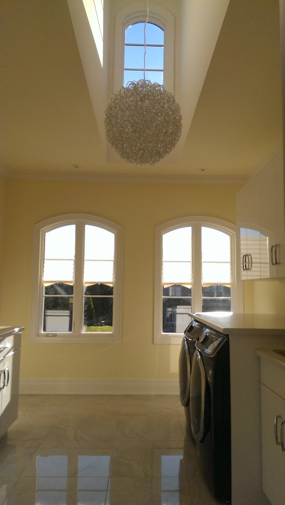 Transitional home design photo in Toronto