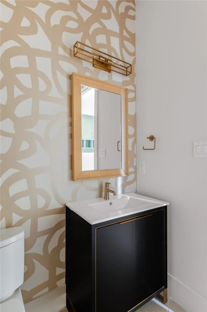 5819 Preston Haven modern-gaestetoilette