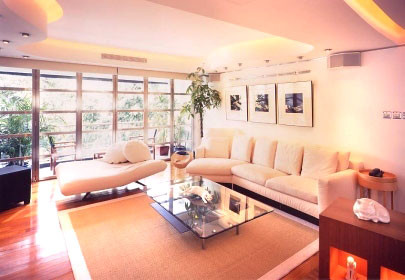 Design ideas for a contemporary living room in Hong Kong.