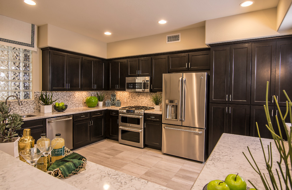 Transitional kitchen photo in Phoenix