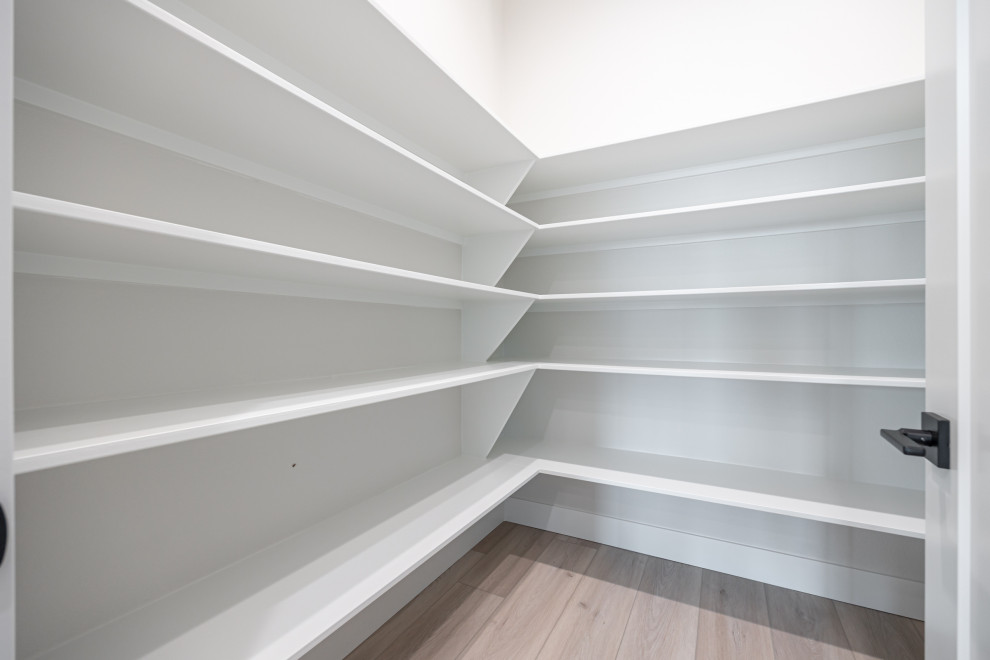 Example of a transitional home design design in Seattle