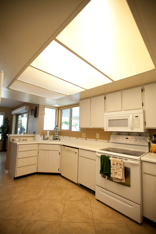 Inspiration for a transitional kitchen remodel in Phoenix