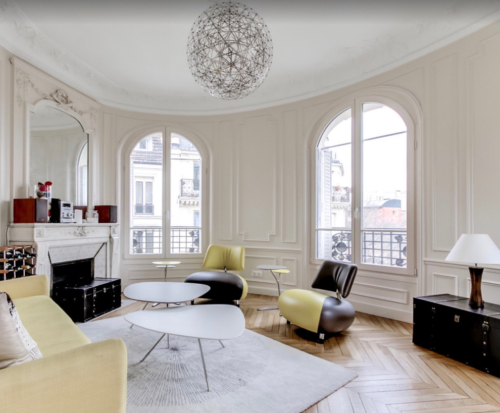 Salon rénové, angle de rue