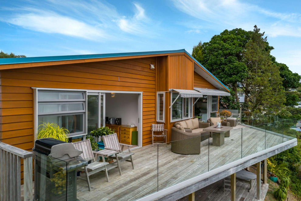 This is an example of a beach style deck in Auckland.