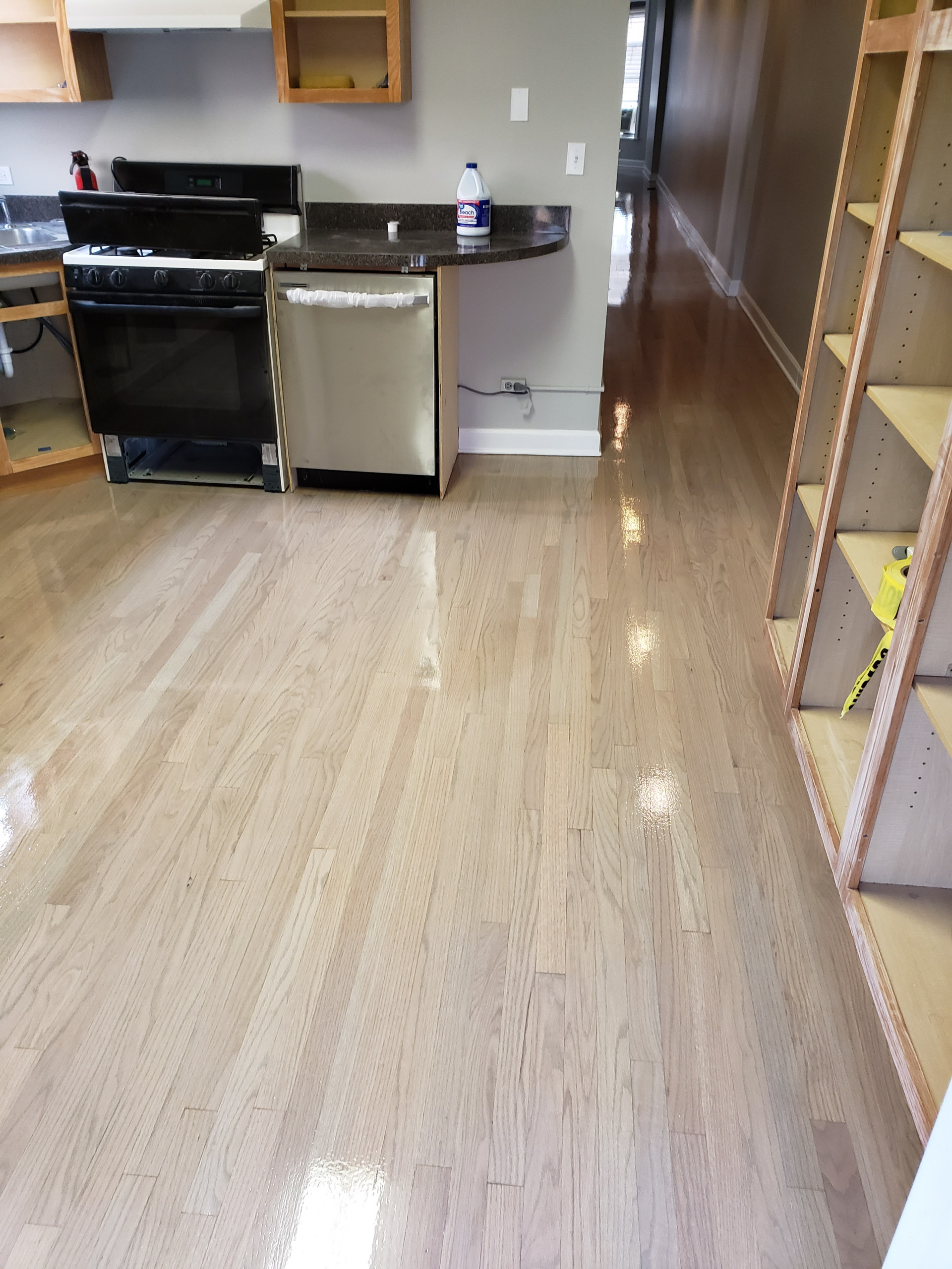 Chicago , Silvered Gray on red oak , Synteco sweedish finish