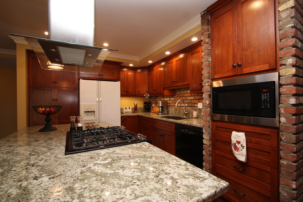 Inspiration for a mid-sized transitional kitchen remodel in Orange County