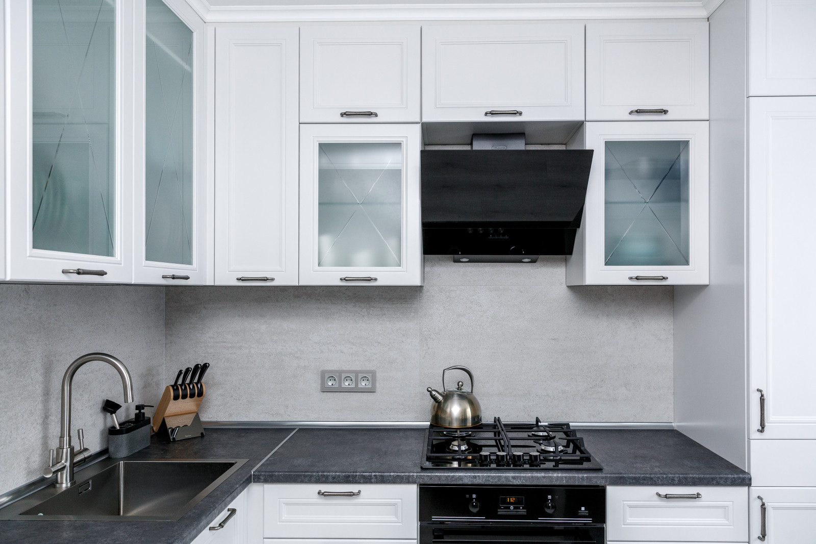 Белая угловая кухня КВАДРО