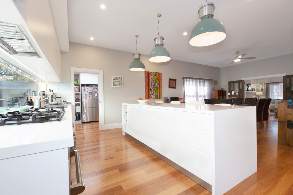 Photo of a contemporary kitchen in Melbourne.