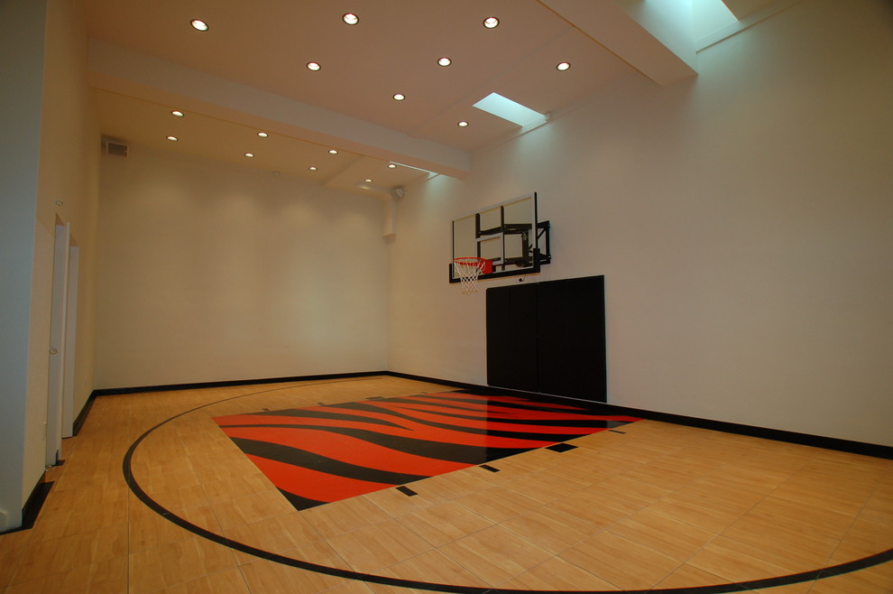 Photo of an expansive contemporary indoor sport court in Milwaukee with white walls.