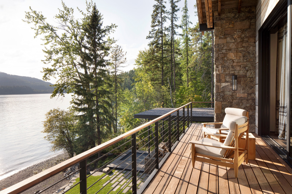 Example of a mid-sized mountain style metal railing balcony design