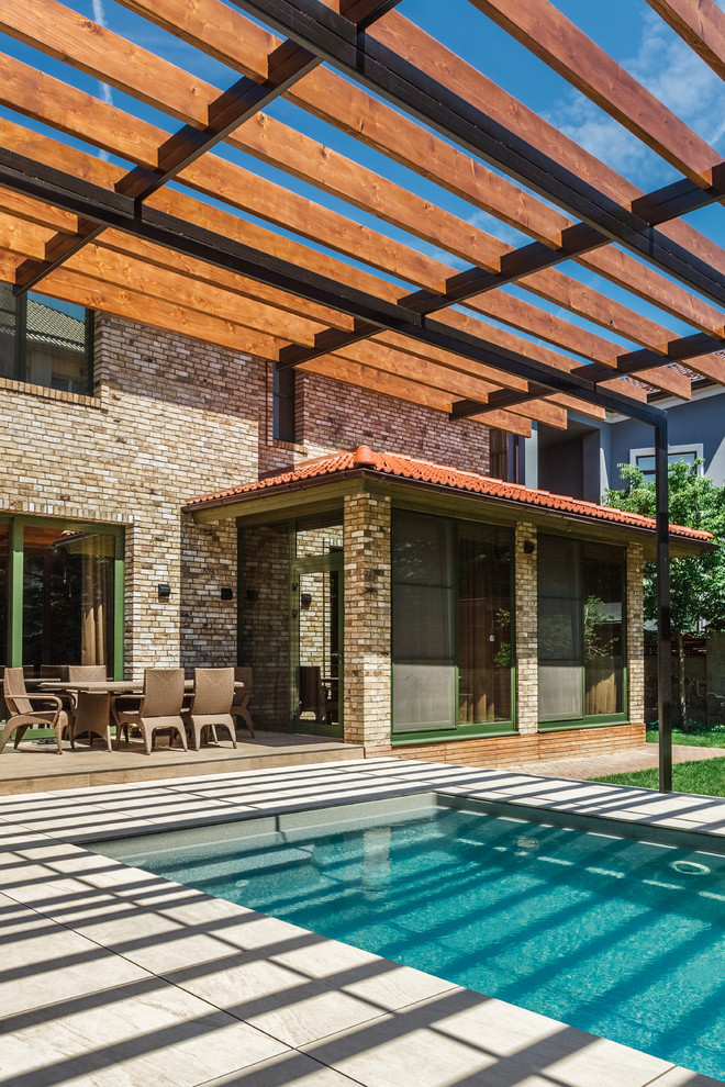 Частный дом.Территория бассейна.