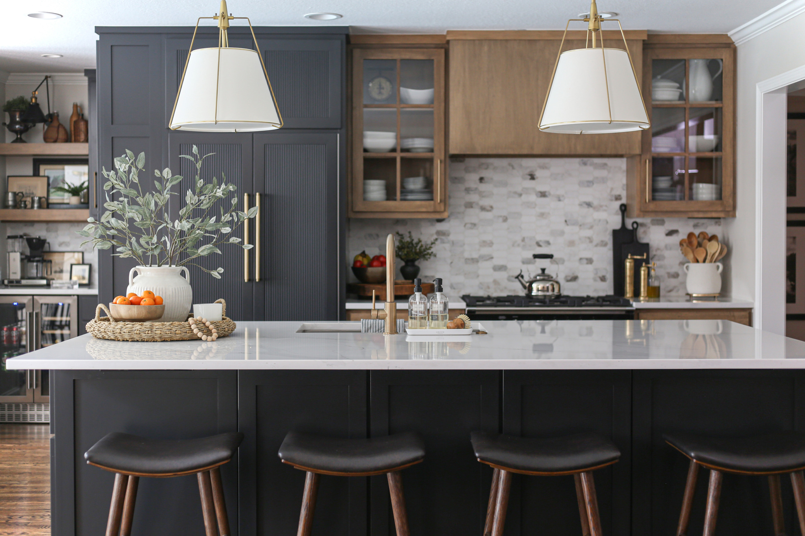Black Kitchen Cabinets With Dark Countertop And Oak Floor 19 Black