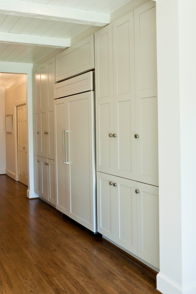 Example of a transitional kitchen design in Charlotte