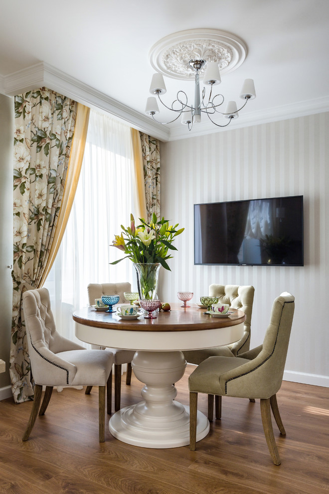 Photo of a dining room in Yekaterinburg with beige walls, medium hardwood floors and brown floor.