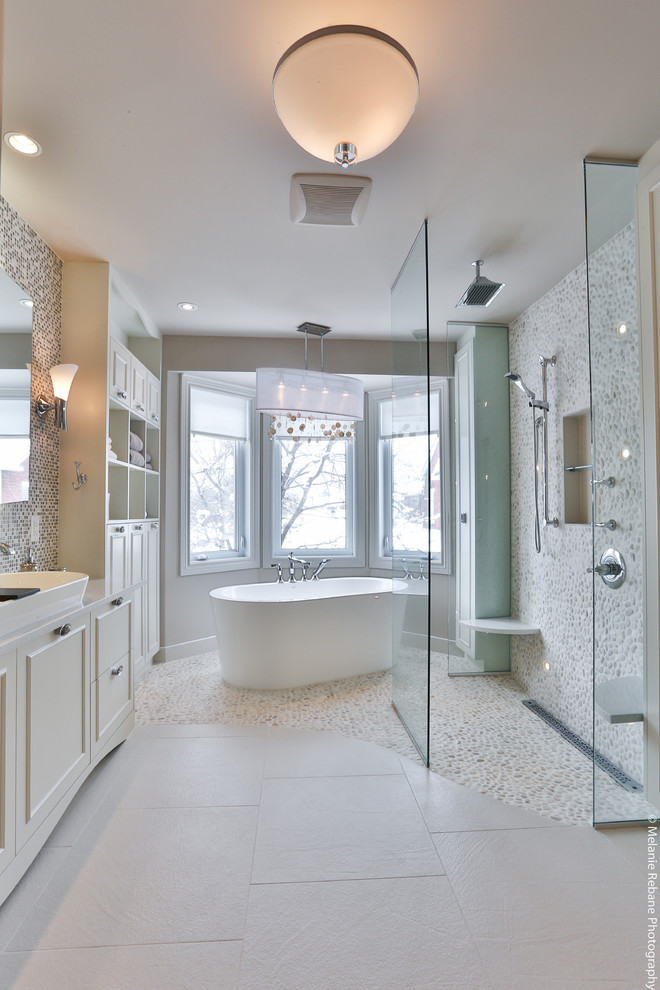 Inspiration for a contemporary bathroom in Ottawa.