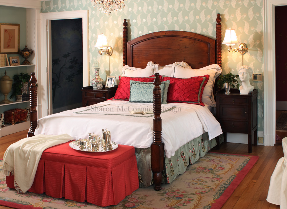 Photo of a traditional bedroom in Bridgeport.
