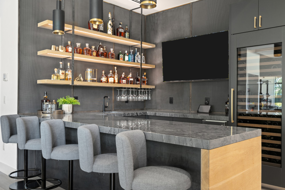 Home bar - contemporary home bar idea in Austin