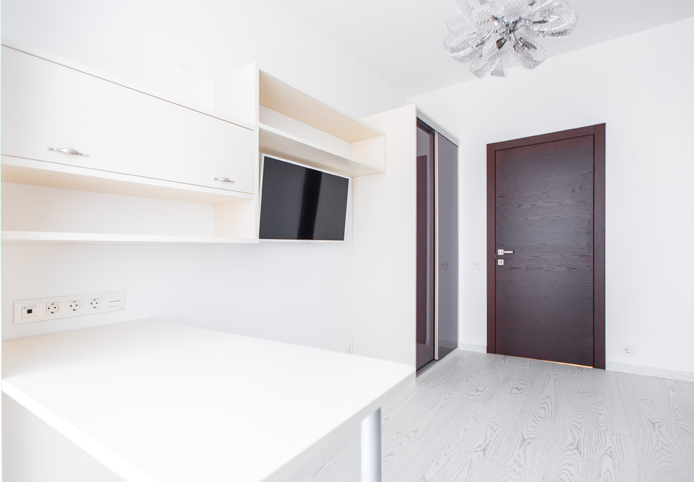 Современная квартира с мрамором на стенах