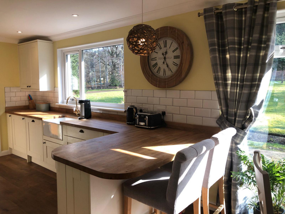 This is an example of a rustic kitchen in London.