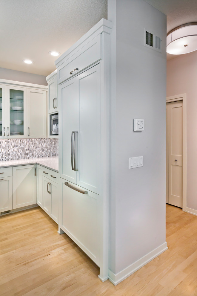 Transitional kitchen photo in Minneapolis