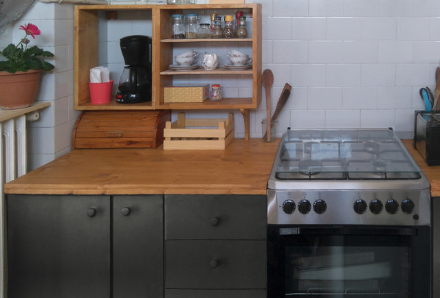 La cucina della nonna midcentury-kitchen
