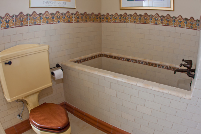 Photo of a traditional bathroom in Los Angeles.