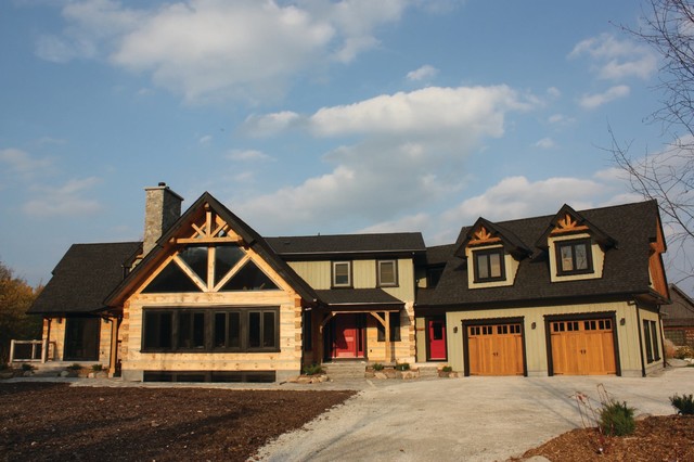 Custom Dovetail Log Home classique