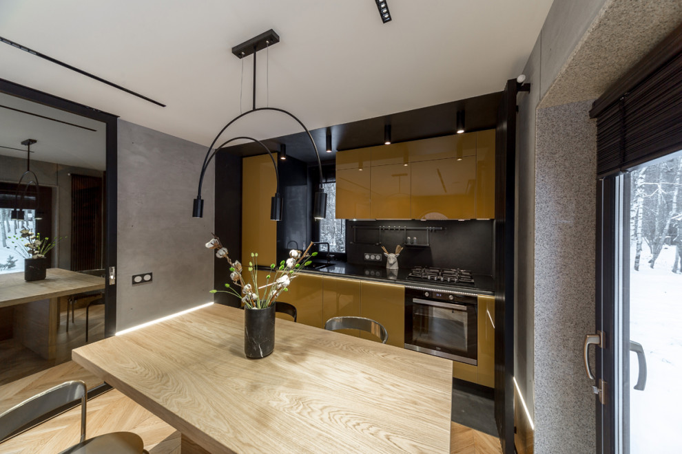 Глянцевая кухня с бетонной стеной