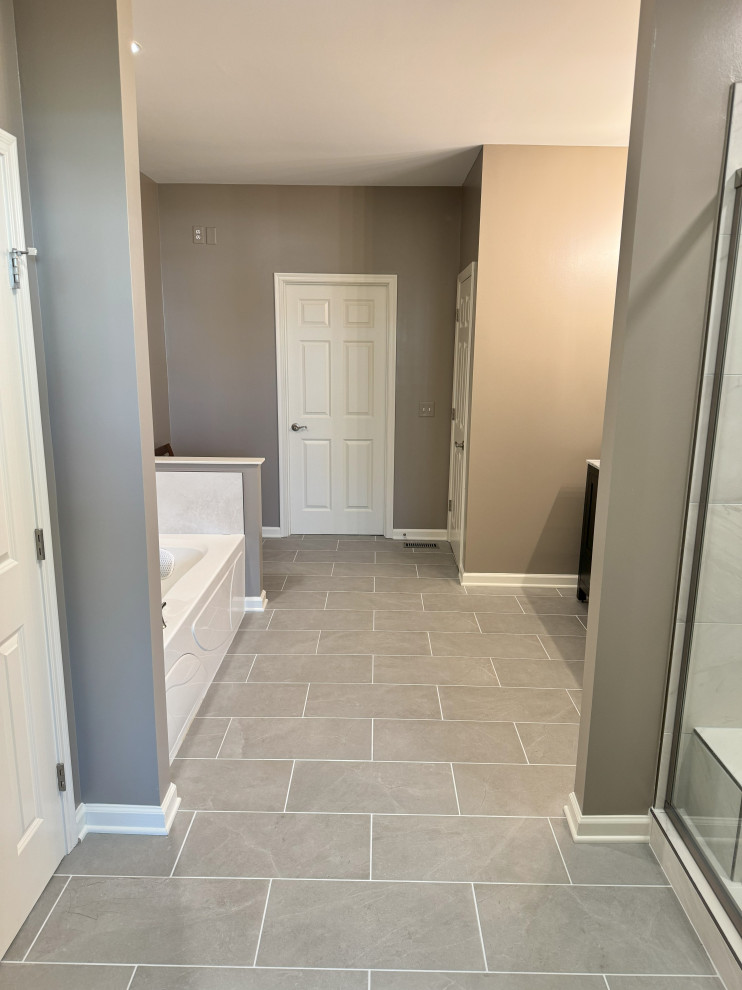 Villages of Oak Manor Master Bathroom