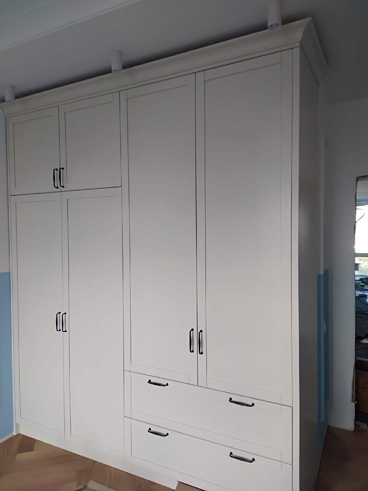 Шкаф в детскую из массива дуба Модерн